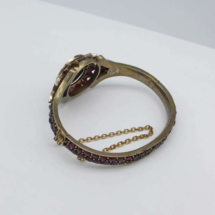 Bracelet with Garnet Star from around 1870