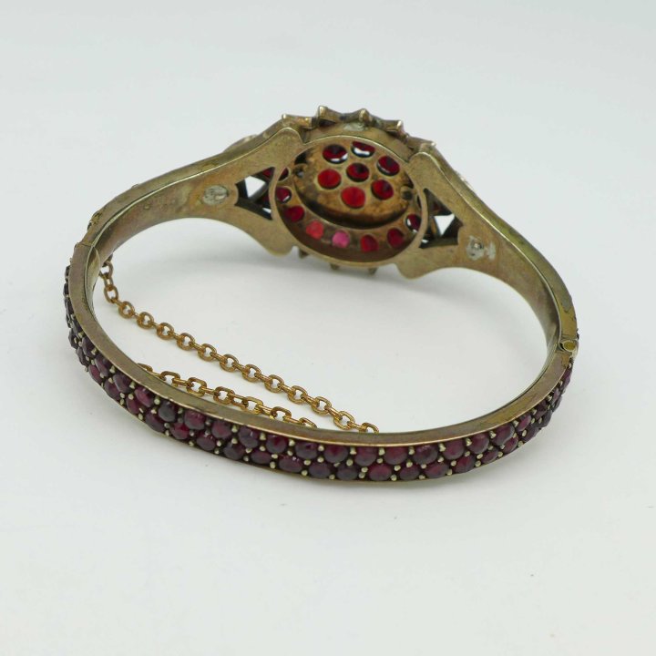 Bracelet with Garnet Star from around 1870