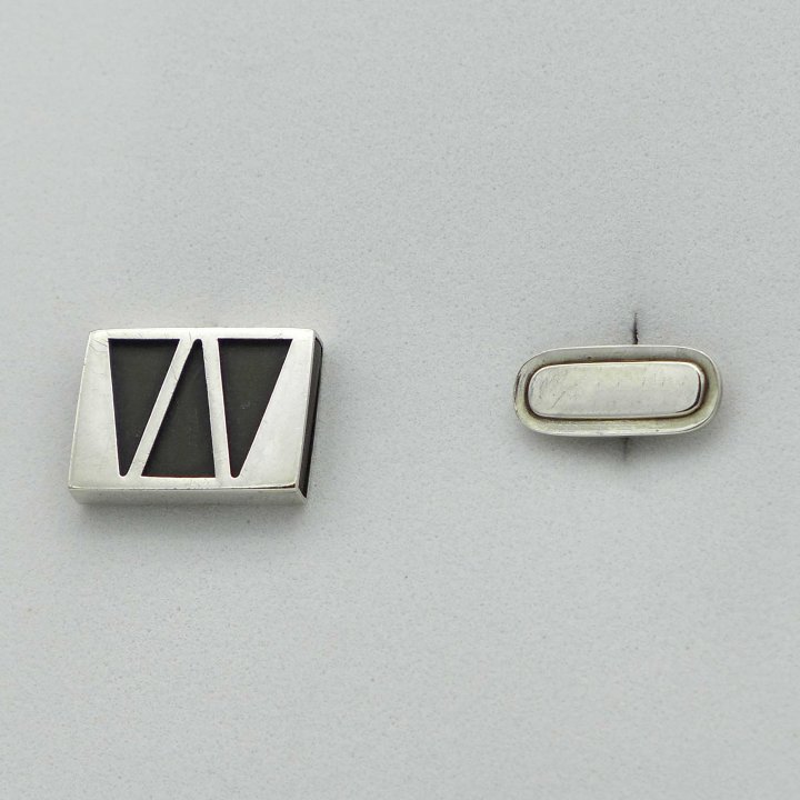 Graphical cufflinks in silver with ebony