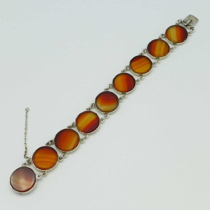 Agate bracelet from the 19th century