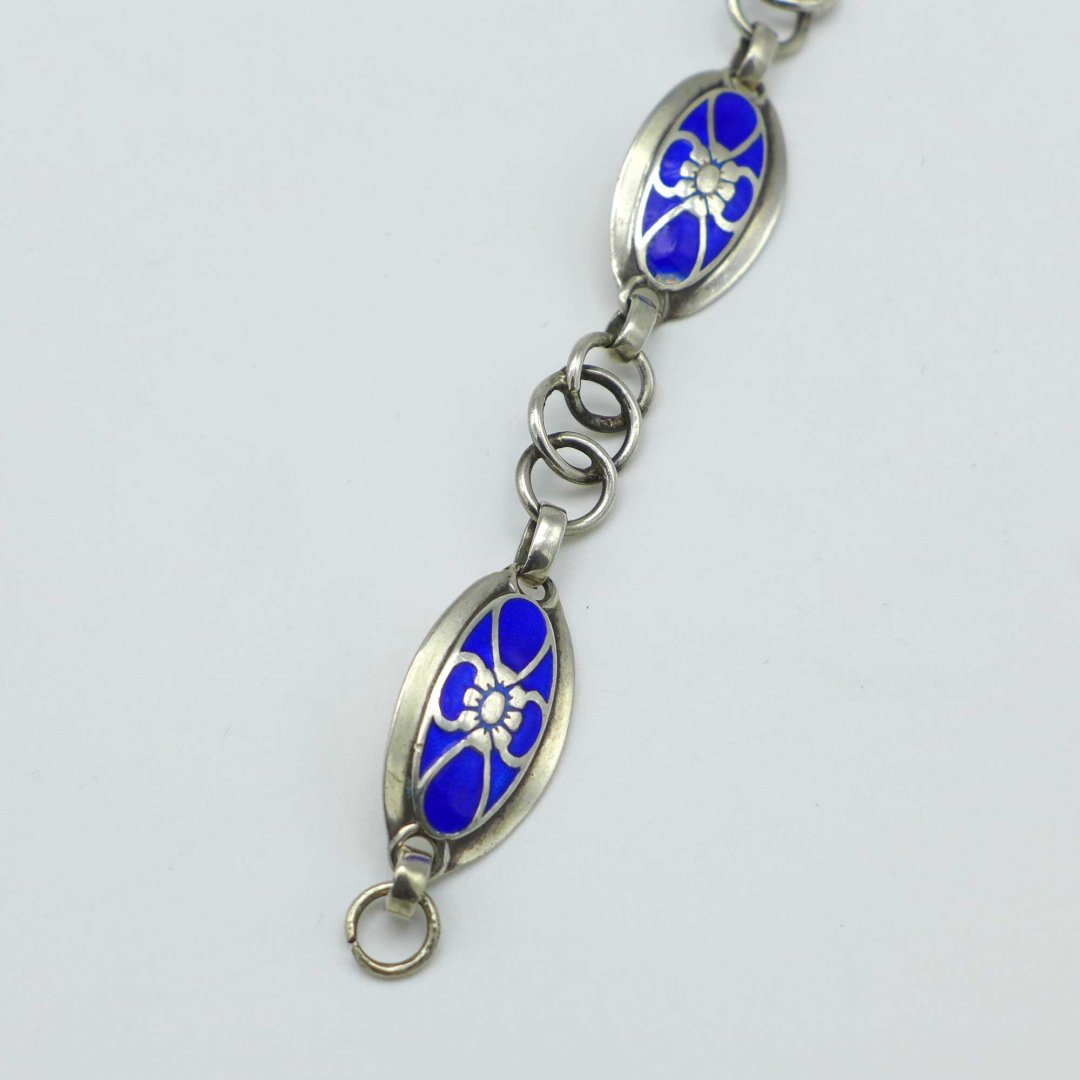 Enamel bracelet with flower pattern