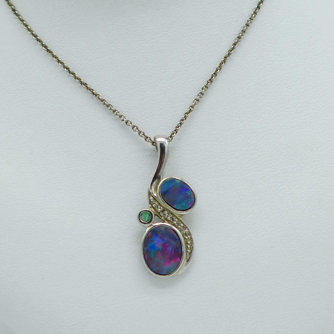 Silver pendant with opals and emerald
