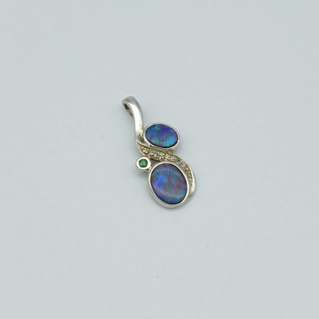 Silver pendant with opals and emerald