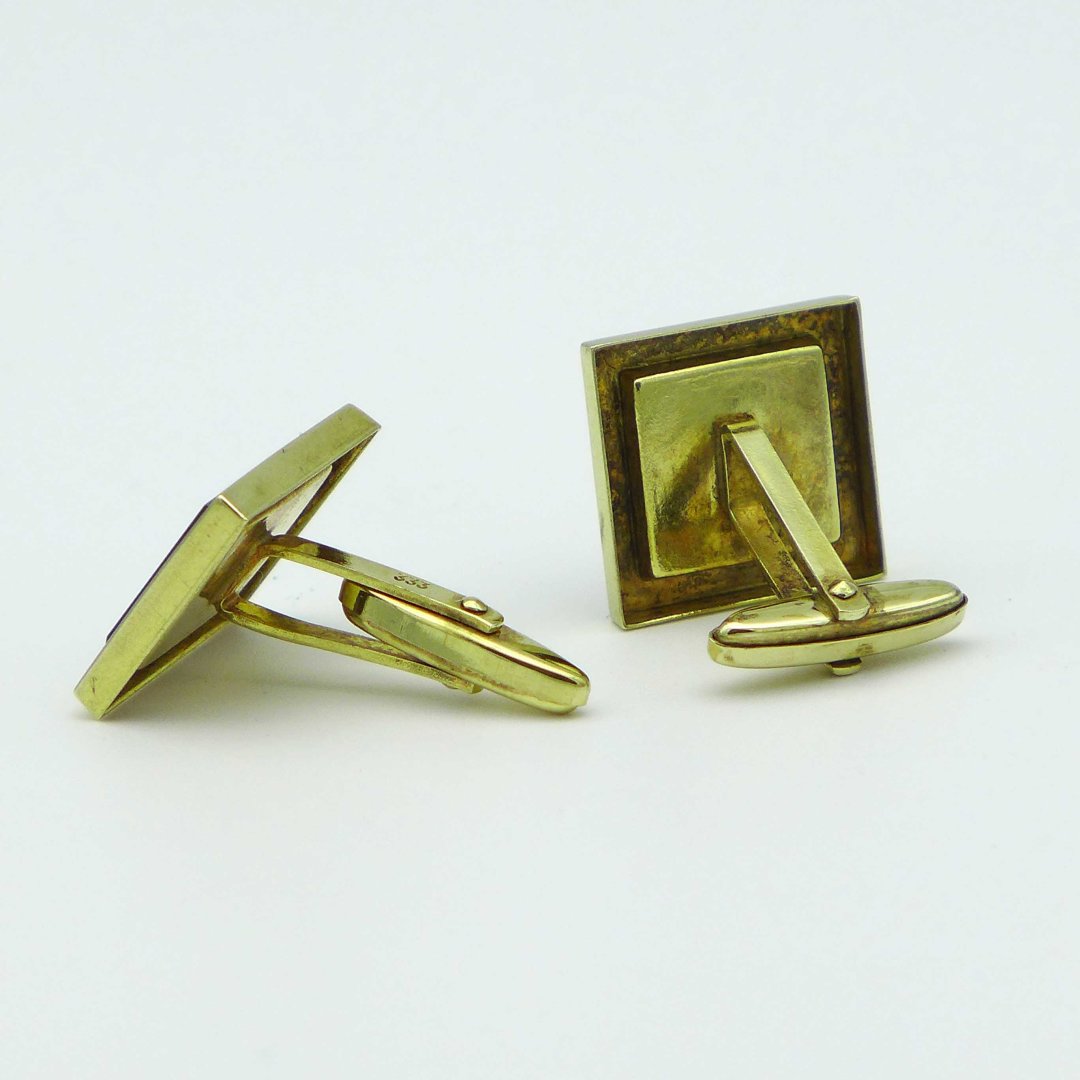 Square Cufflinks in Gold with Onyx