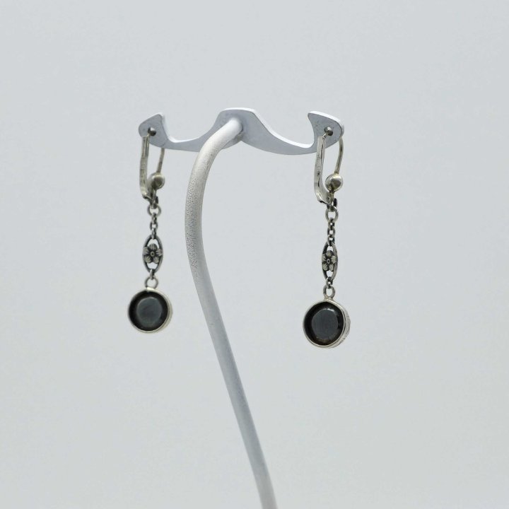 Earrings with faceted hematite