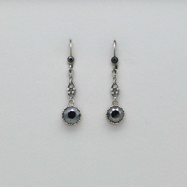Earrings with faceted hematite