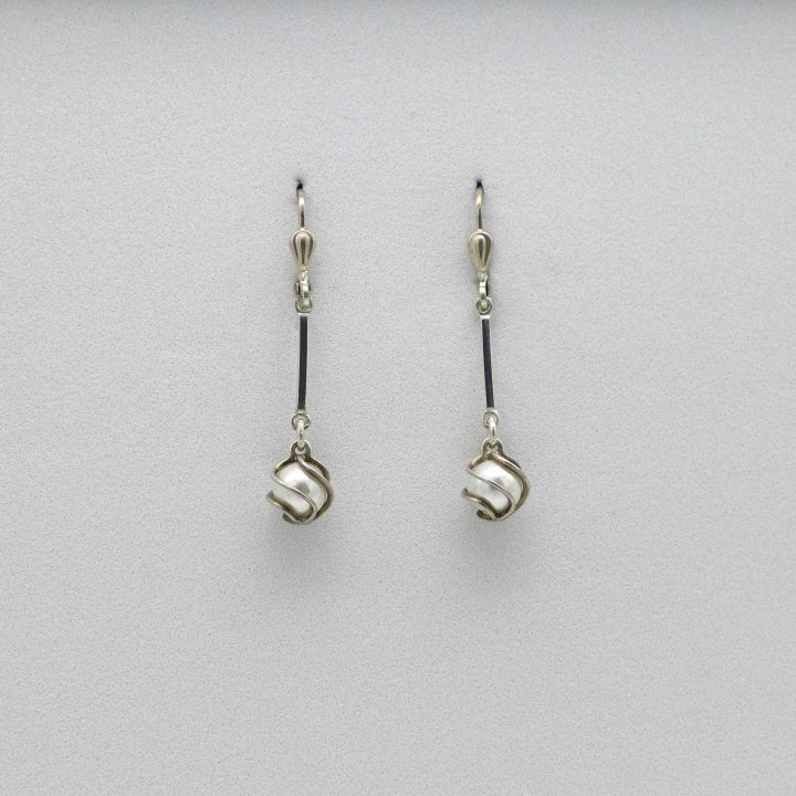 Silver earrings with Akoya pearl