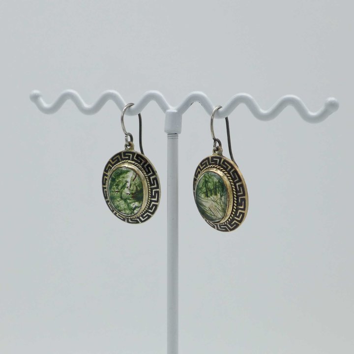 Earrings with moss agate from the 19th century