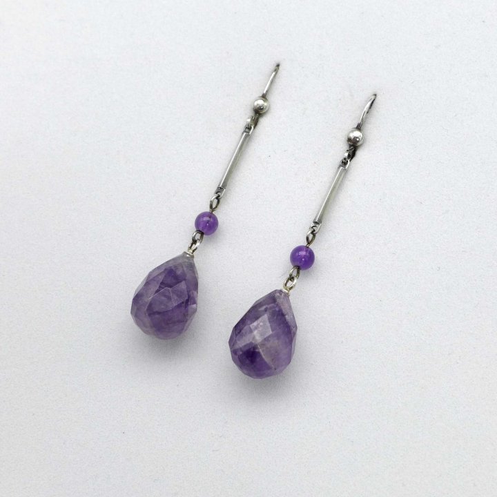Long earrings with amethyst quartz drops