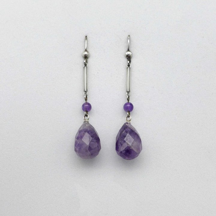 Long earrings with amethyst quartz drops