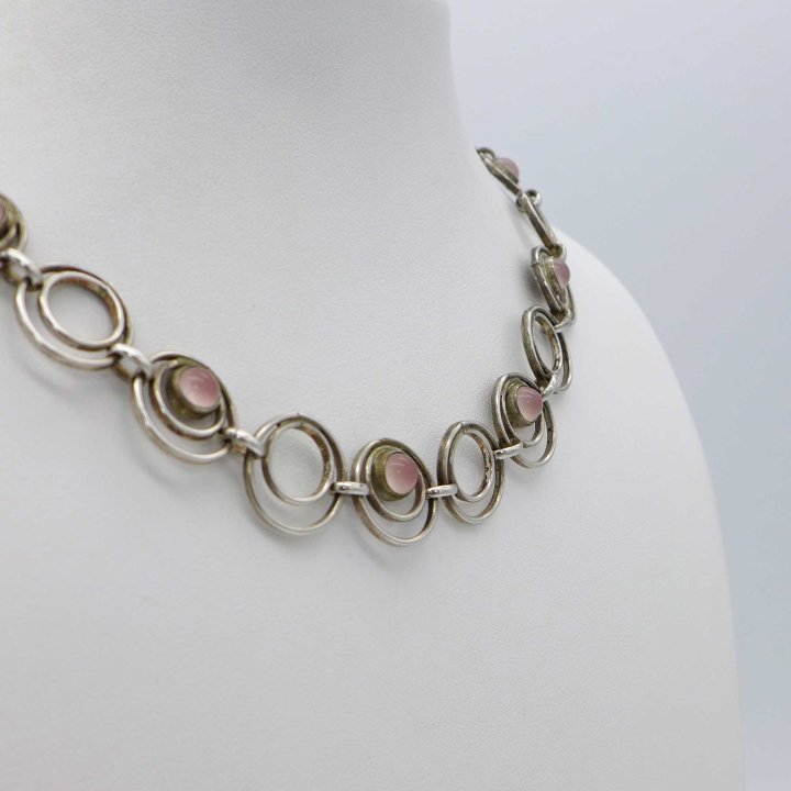 Silver necklace with rose quartzes