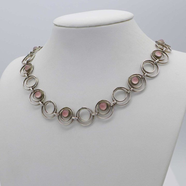 Silver necklace with rose quartzes