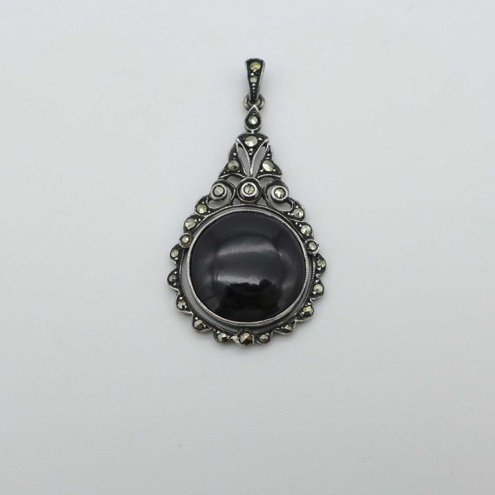Art Déco pendant with marcasite and onyx