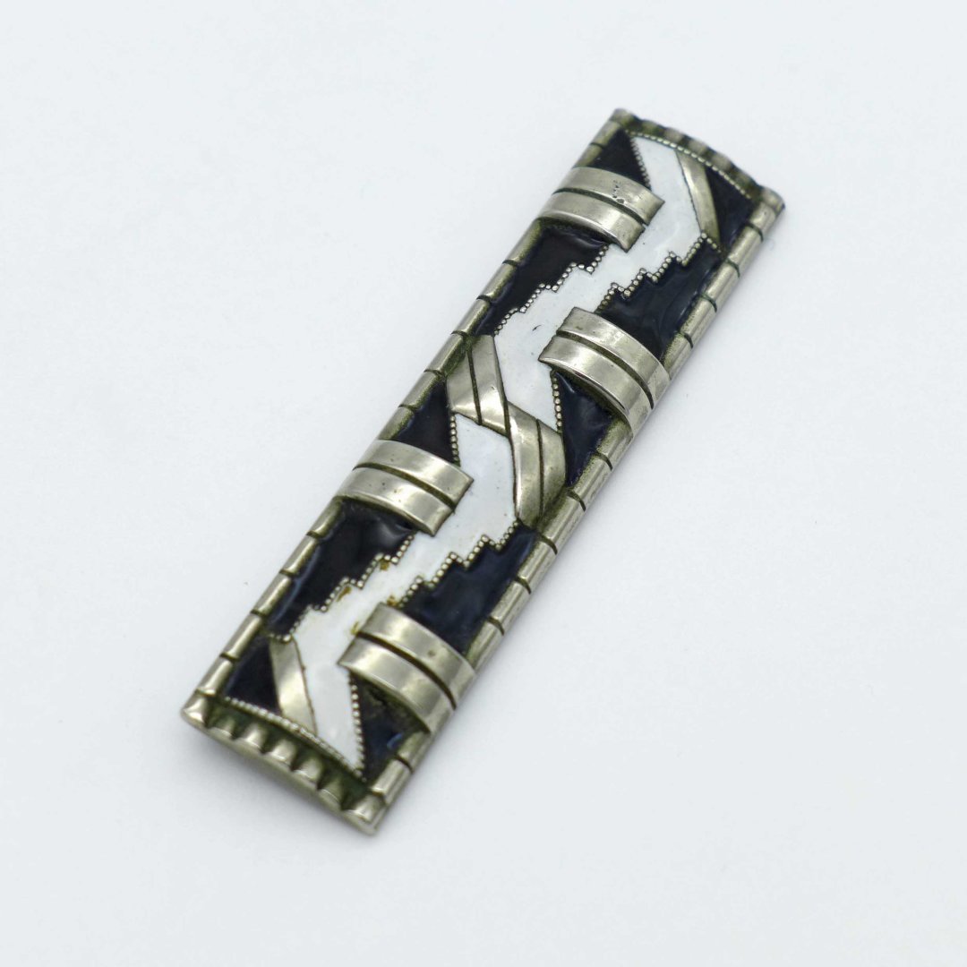 Black and white Art Déco brooch with enamel