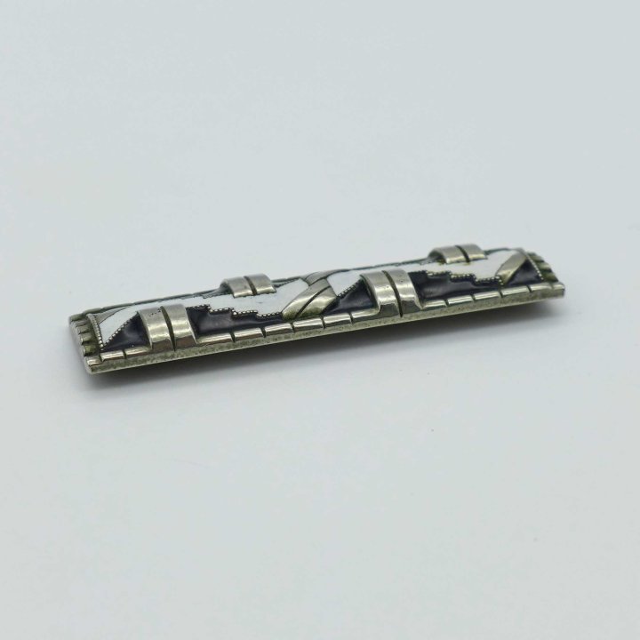 Black and white Art Déco brooch with enamel
