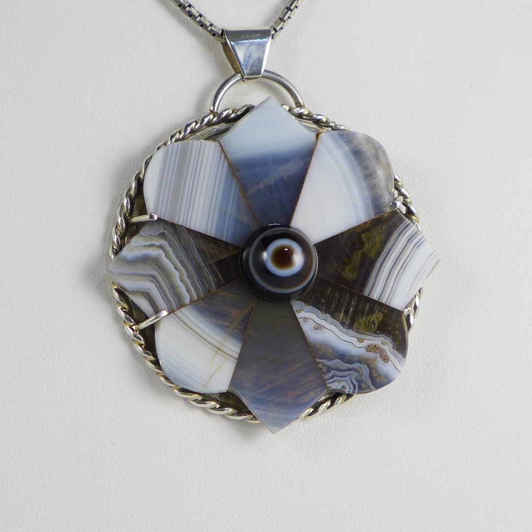 Black and white agate rose from Idar-Oberstein