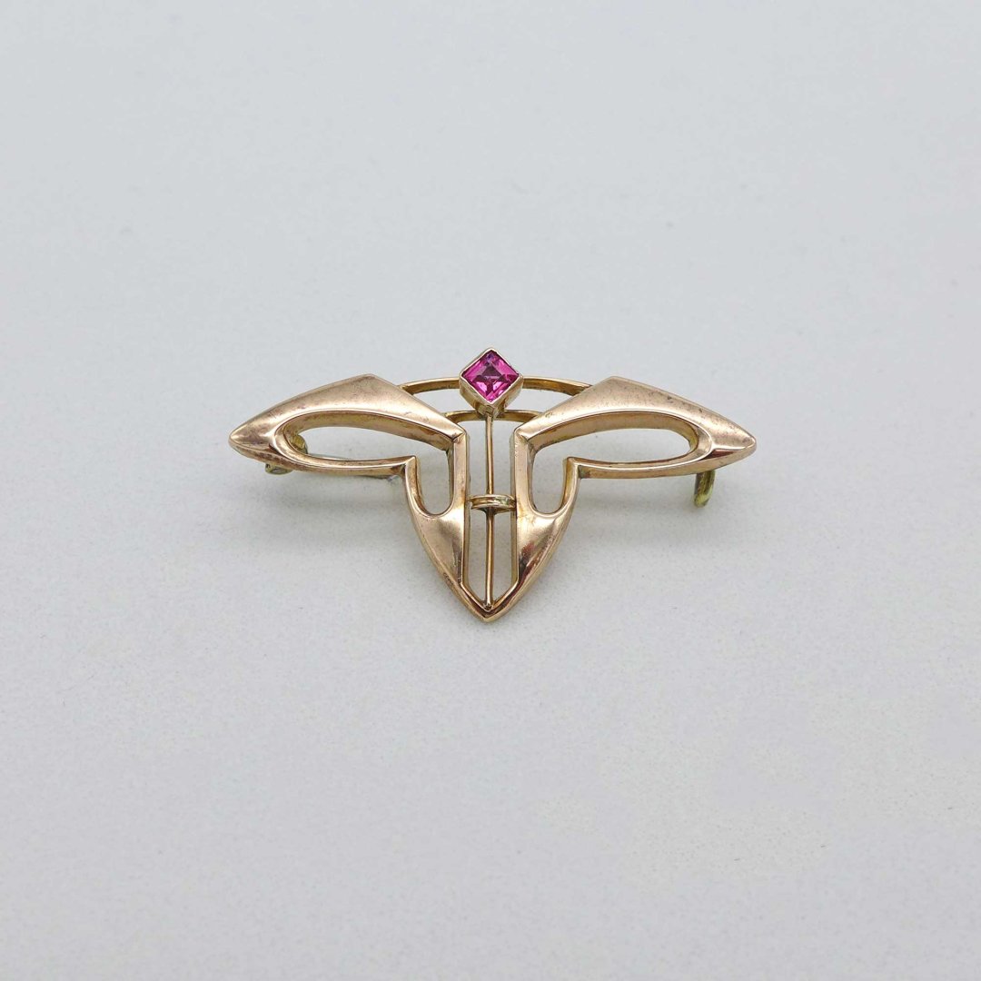 Graphic art nouveau brooch with ruby red stone