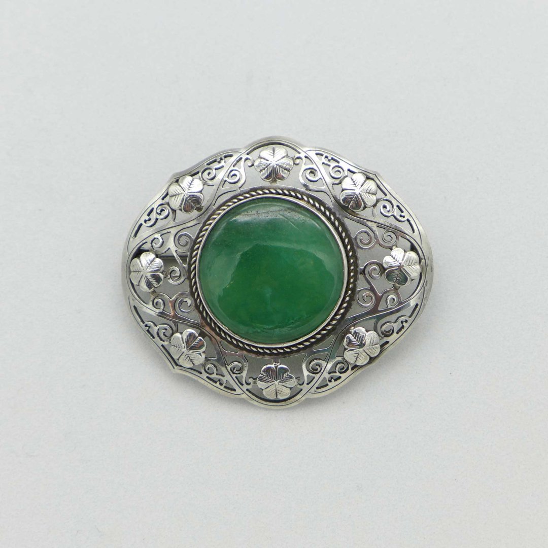 Floral art nouveau brooch with jade
