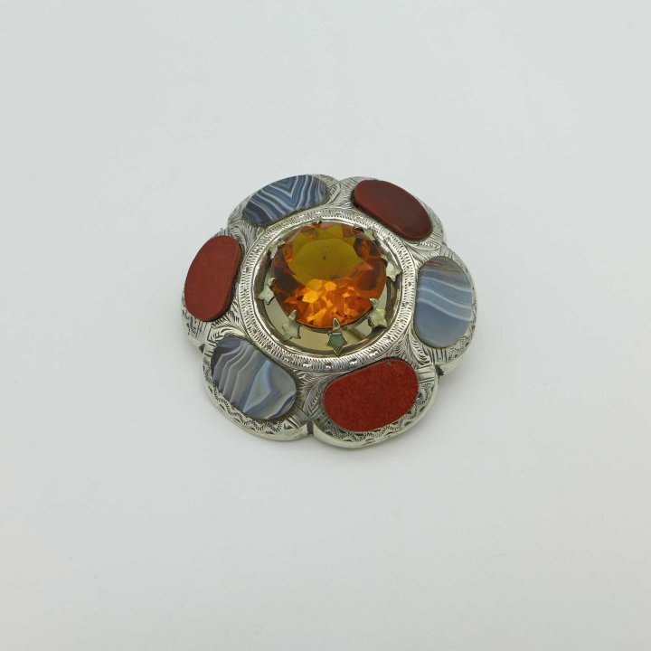 Scottish Pebbles Brooch with Agates