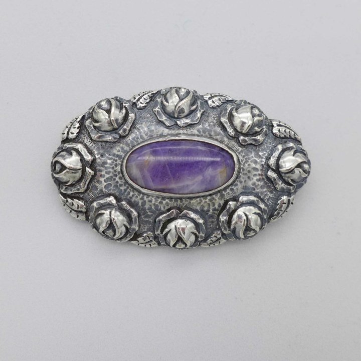 Haus Eklöh - Geared silver brooch with amethyst quartz