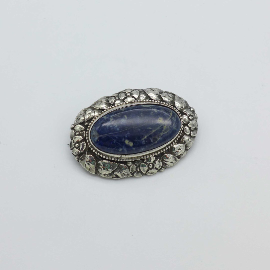 Art Nouveau silver brooch with sodalite