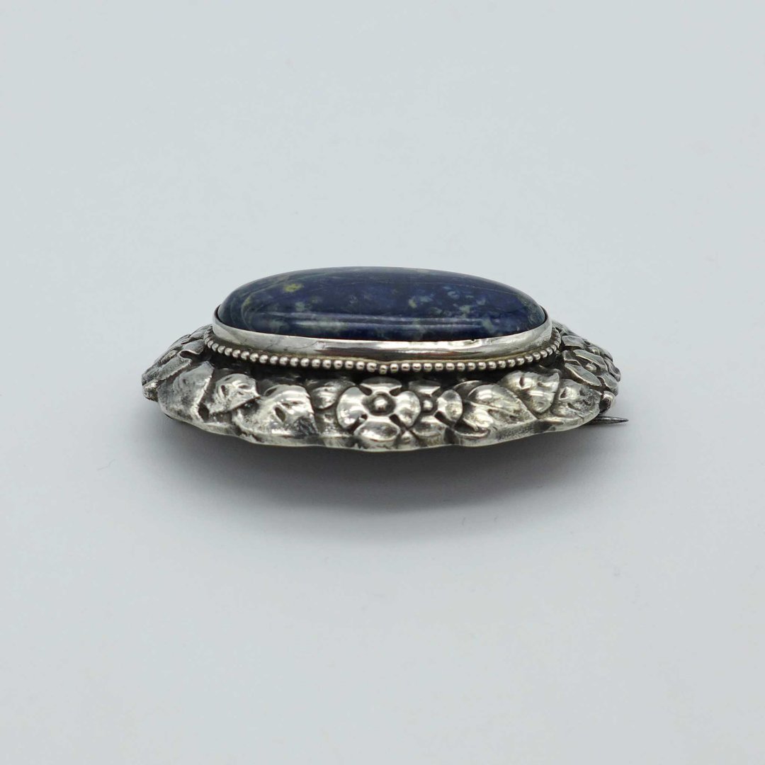 Art Nouveau silver brooch with sodalite