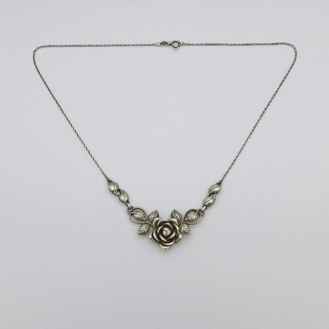 Rose necklace in silver