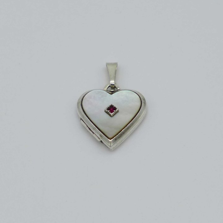 Heart locket with mother-of-pearl and garnet