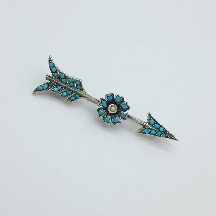 Arrow pin with turquoises from the 19th century