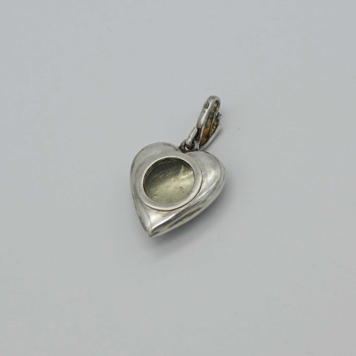 Silber-Amulett in Herzform mit Orientperlen