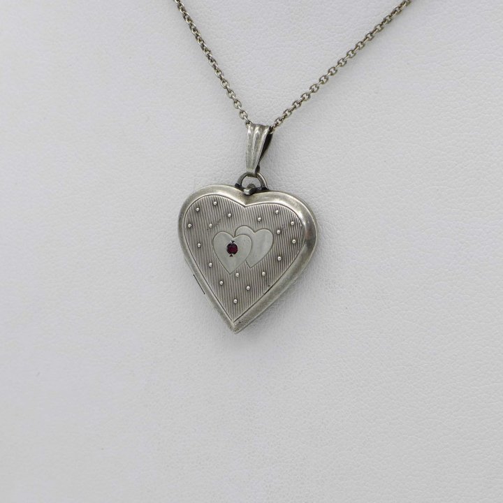 Kordes & Lichtenfels - Silver medallion with hearts