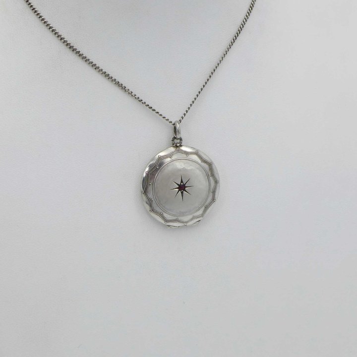 Art Nouveau Medallion in Silver with Garnet