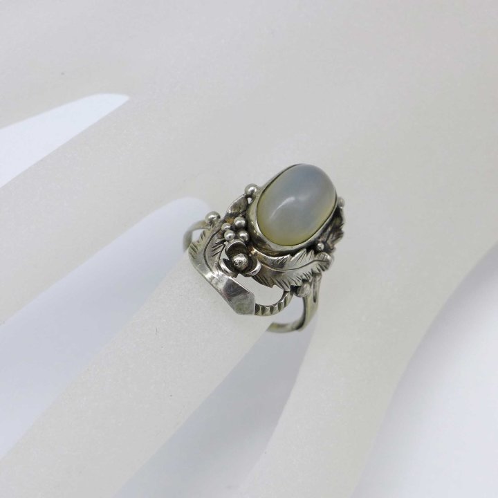Floral silver ring with chalcedony