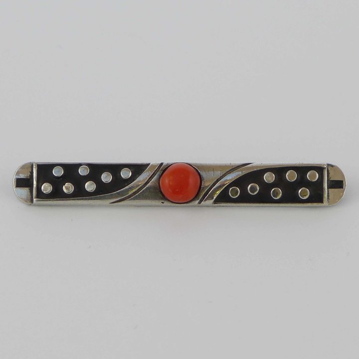 Art Deco brooch with coral and enamel