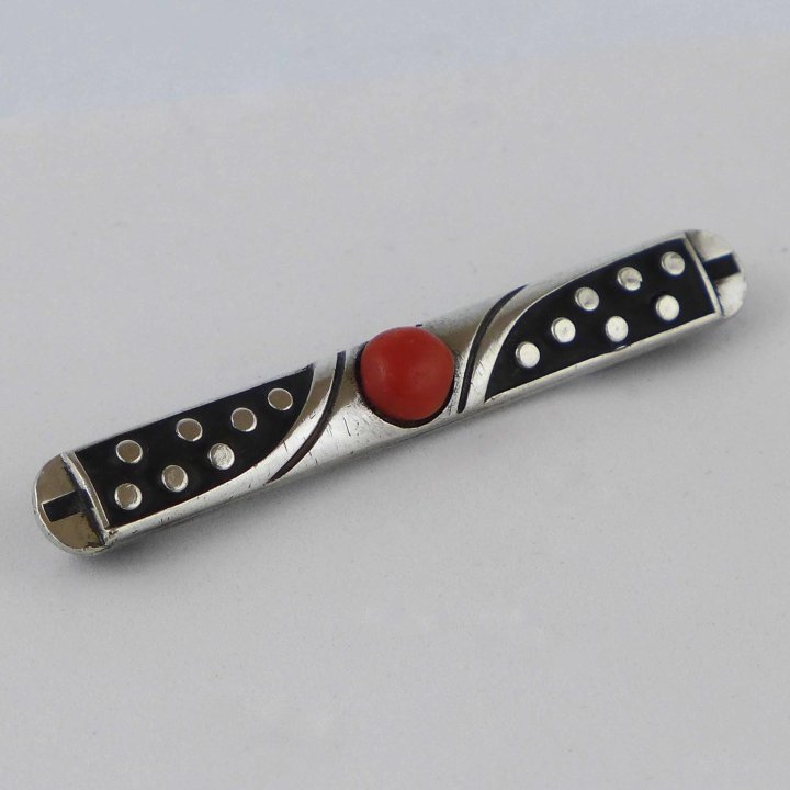 Art Deco brooch with coral and enamel