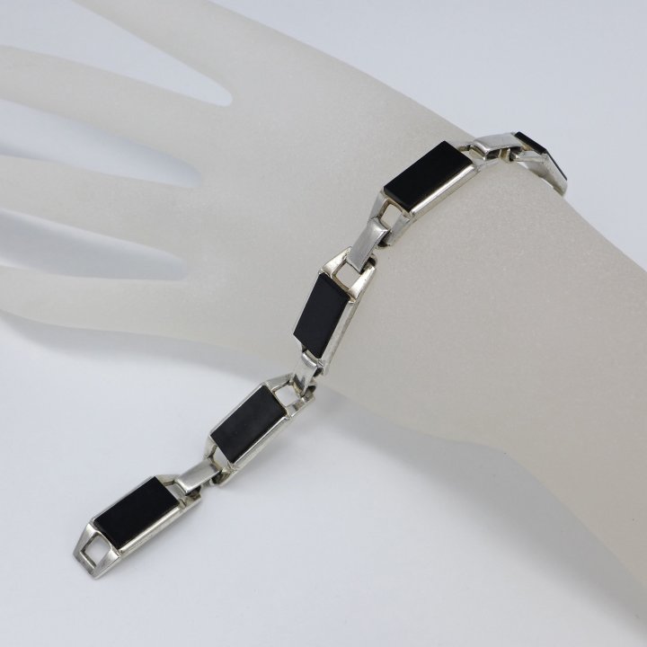 Solid silver bracelet with onyx