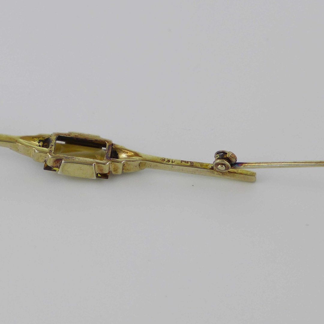 Art Deco stick brooch with citrine