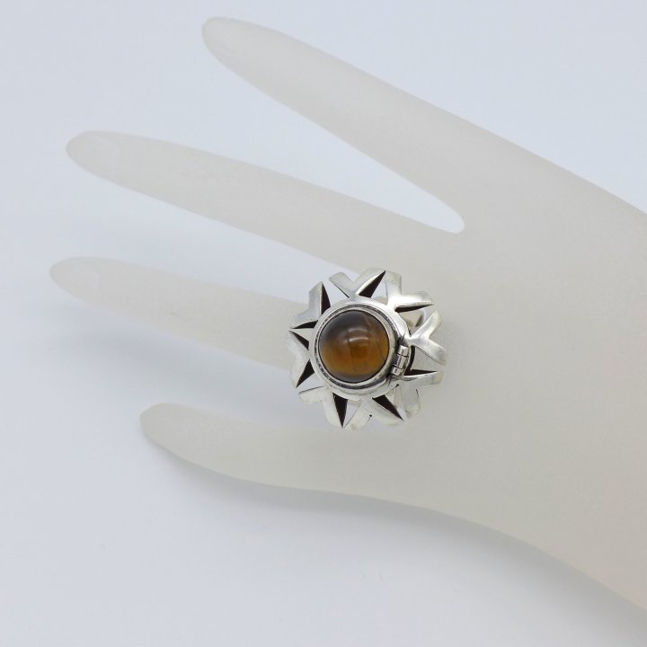 Poison ring with Tigers eye