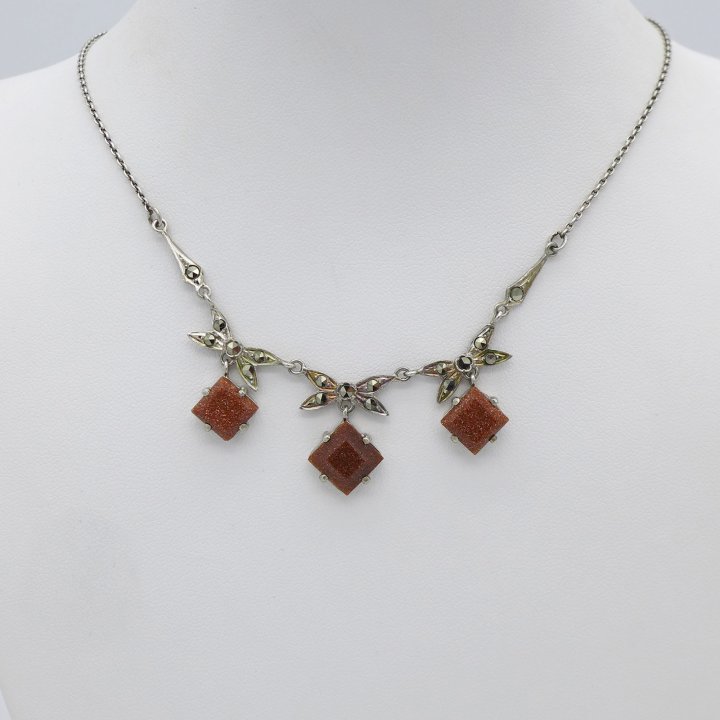 Marcasite necklace with aventurine glass