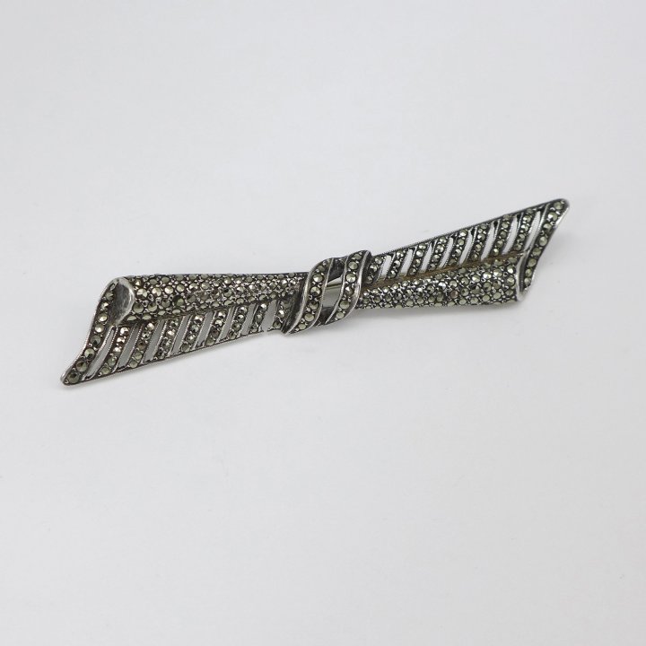 Theodor Klotz - Art Deco bow brooch with marcasites