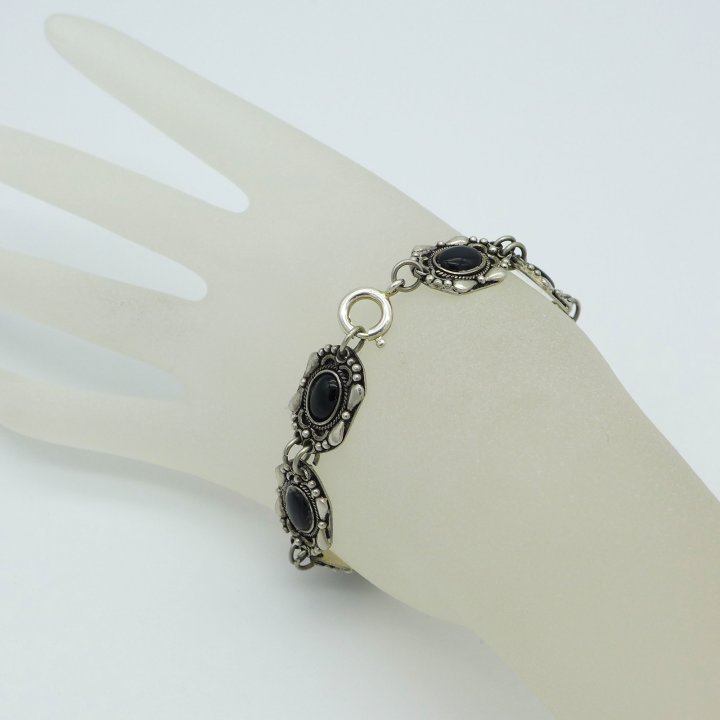 Handmade silver bracelet with onyx