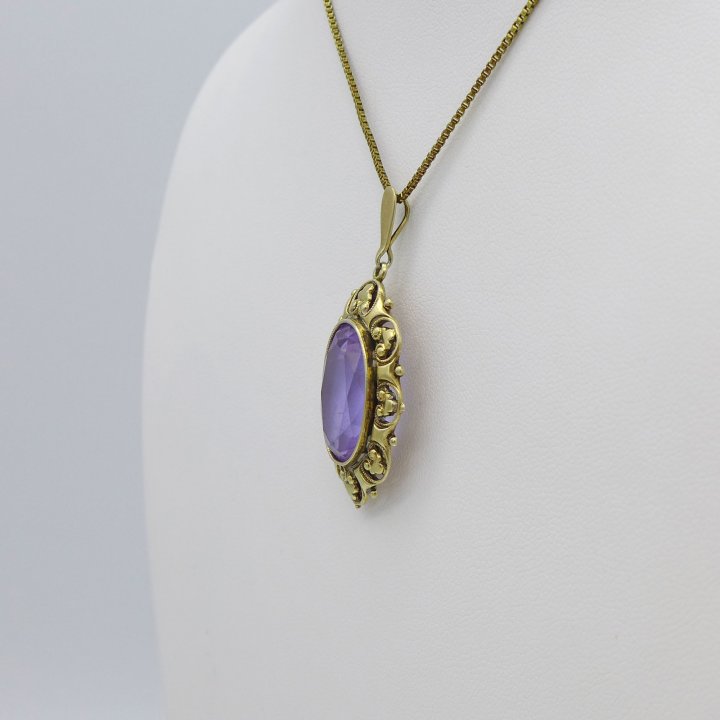 Bahner - Filigree pendant with violet stone