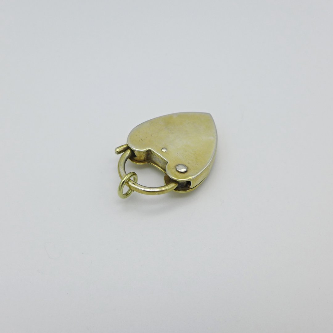 Heart-shaped padlock pendant