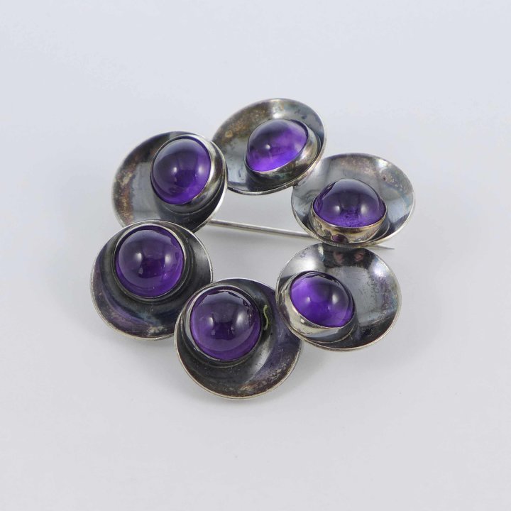 N.E. From - Silver brooch with amethysts