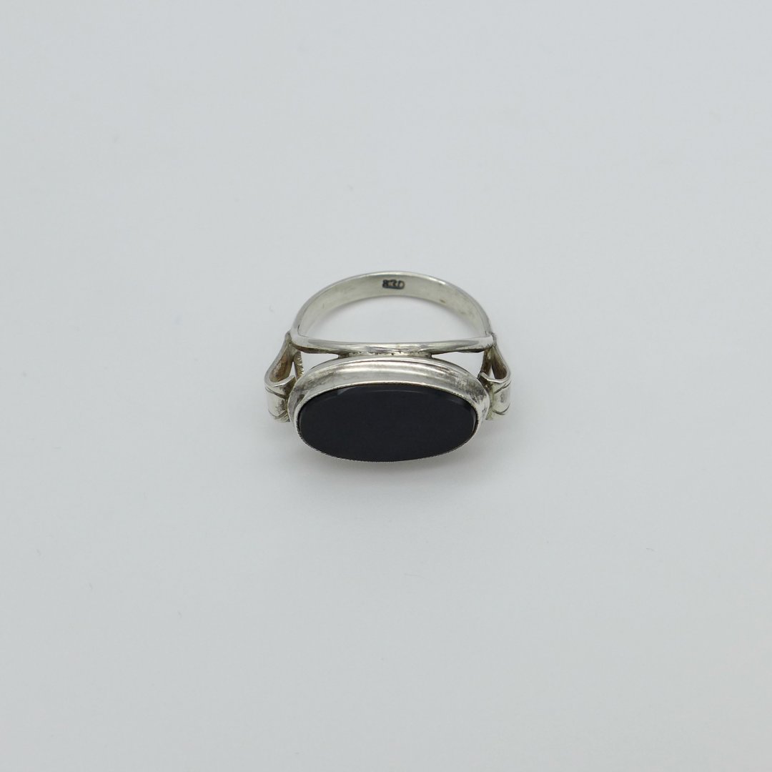 Wide silver ring with onyx