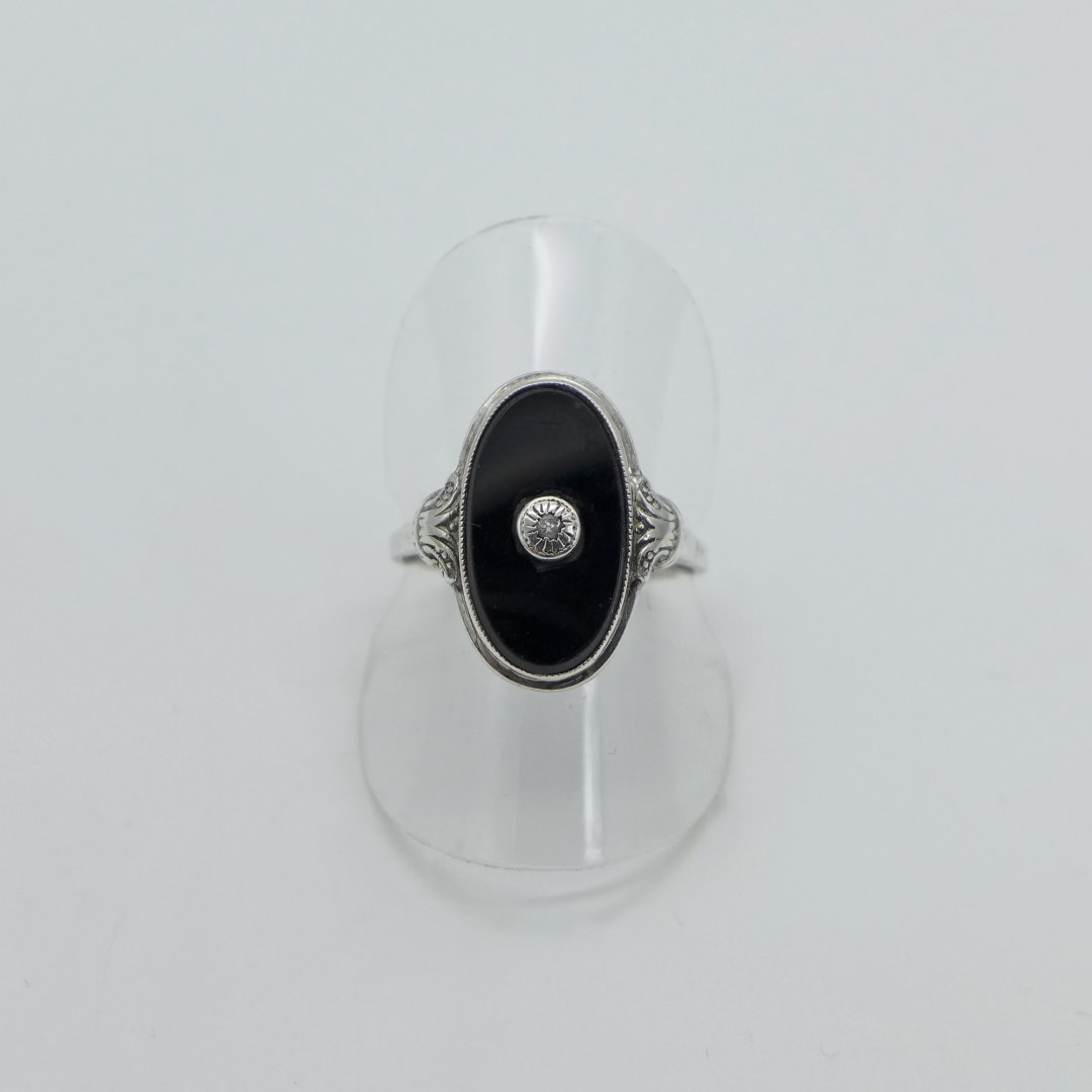 Art Deco onyx ring with rock crystal