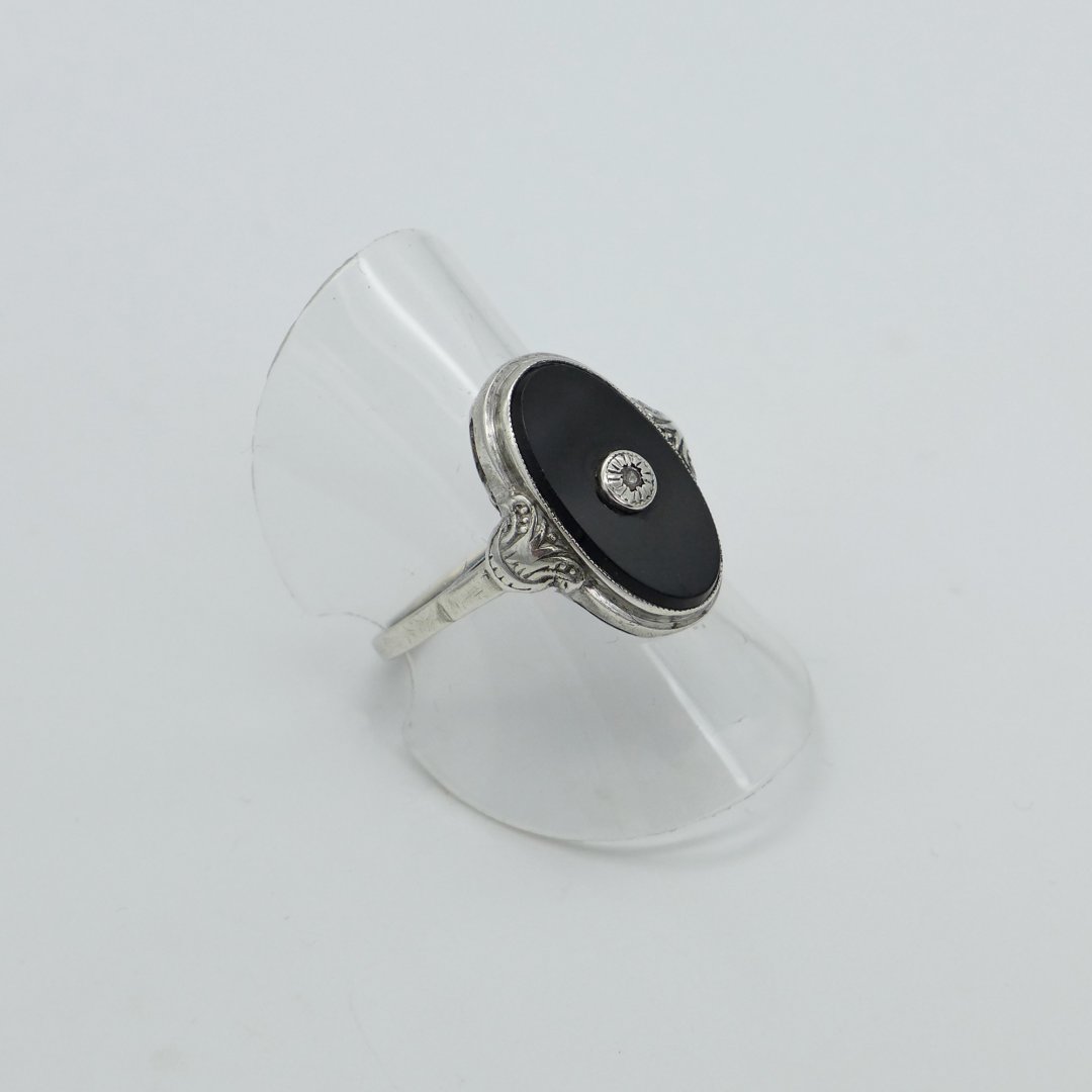 Art Deco onyx ring with rock crystal