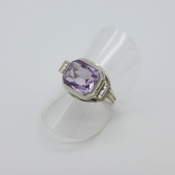 Art Deco Ring with Light Amethyst