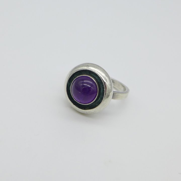 Round amethyst ring from the 1960s