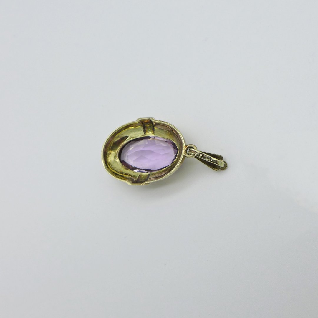 Gold-plated pendant with amethyst